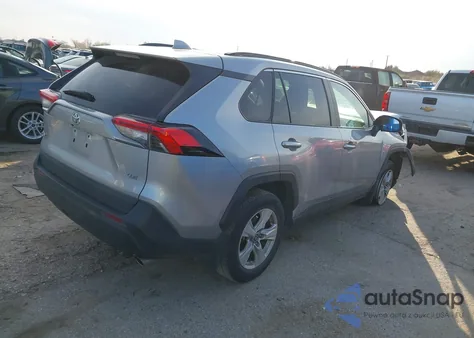 2021 Toyota Rav4 Xle z USA, uszkodzony, nr VIN 2T3W1RFV2MC135899